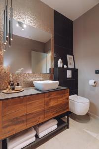 Koupelna v ubytování Iris Croatica J - deluxe apartment with shared pool, awarded BEST APARTMENT IN CROATIA 2024