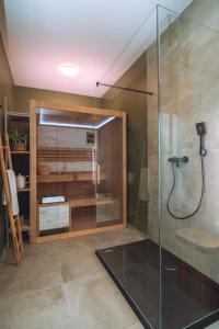 Koupelna v ubytování Iris Croatica J - deluxe apartment with shared pool, awarded BEST APARTMENT IN CROATIA 2024