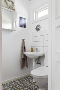 a white bathroom with a sink and a toilet at Villa nära Varberg och Ullared in Varberg