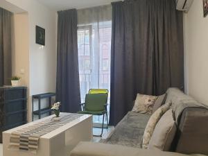 Posezení v ubytování New The Twins Varna Two-Bedroom, Apt 3 at 15 Tsani Ginchev Street, floor 2