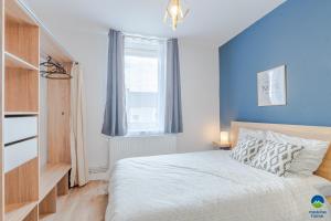 Posteľ alebo postele v izbe v ubytovaní 3 APPTS - 3 à 7 lits - Parfait 6 à 10 pers - max 29 pers - 1 immeuble - Convivialité, Rentabilité ------ ENGLISH - 3 APTS - 3 to 7 beds - Ideal for 6 to 10 guests - Up to 29 - Same building -- Cattenom