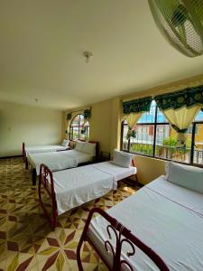 เตียงในห้องที่ Hotel Los Balcones