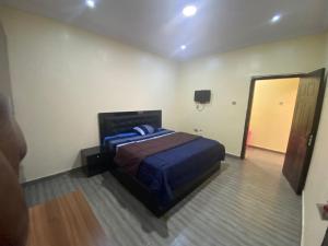 Fotografie z fotogalerie ubytování Labi’s place. 1,2 bedrooms apartments beautifully furnished in a secured estate at Adeniyi Jones Ikeja. 24 hrs light, secured apartment,WiFi, fully fitted kitchen, Close to everywhere, Airport pick up ( optional) v destinaci Ikeja + 2 fotografie
