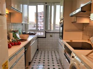 3 pieces 75 m2 balcon cuisine separee