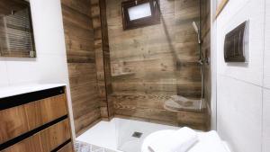 a bathroom with a shower with a toilet and a sink at Bilbao Ronda apartamento con balcón Casco Viejo in Bilbao +12 photos