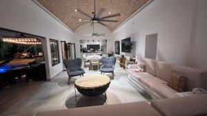 Khu vực ghế ngồi tại Casa Privada en Exclusivo Club Privado