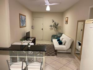 a living room with a couch and a ceiling fan at Apto Centro Catedral in Santa Cruz do Sul