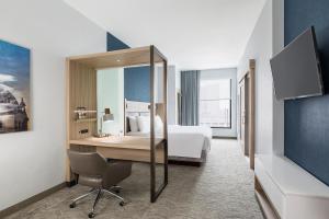 TV a/nebo společenská místnost v ubytování SpringHill Suites St. Paul Downtown