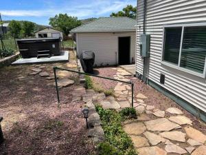 a yard next to a house with a yard at Split level 4blocks from rt 66-hot tub - EV charger - firepit in Williams