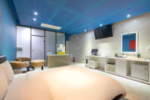 TV a/nebo společenská místnost v ubytování Incheon Pentastar Hotel