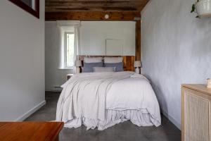 Voodi või voodid majutusasutuse Owl's Nest Suites toas