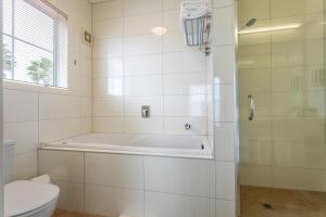 Koupelna v ubytování Tuakau Hotel