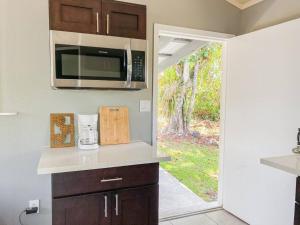 Gallery image of Surf Getaway, Queen Bed, Private Lanai in Keaau