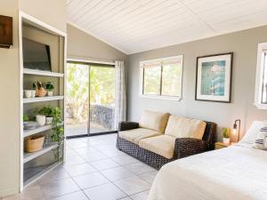 Gallery image of Surf Getaway, Queen Bed, Private Lanai in Keaau +9 photos