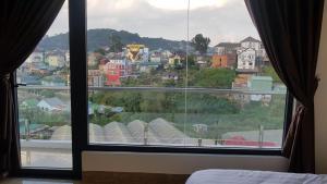Nespecifikovaný výhled na hory nebo výhled na hory při pohledu z hotelu