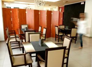 A television and/or entertainment centre at Hotel Pappas