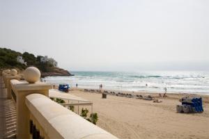 Imagen de la galería de Ground floor facing the sea, in complex with pool and common areas, en Barcelona