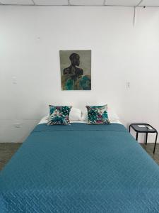 a bedroom with a bed with a blue blanket at Panama Dive Adventure in Colón