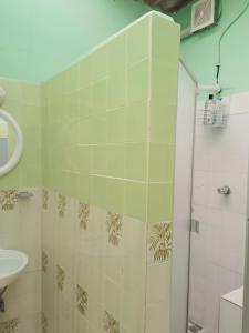 a bathroom with a shower and a sink at Panama Dive Adventure in Colón