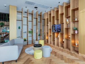 Televízia a/alebo spoločenská miestnosť v ubytovaní Holiday Inn Prague by IHG