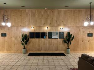 a lobby with two potted plants on a wall at The Trail Inn - Atlanta, Illinois - Route 66, I-55 in Atlanta