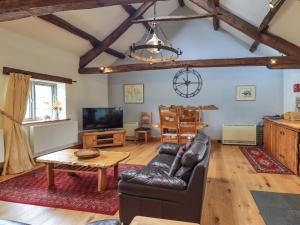 a living room with a couch and a table at Tullythwaite Garth in Crosthwaite