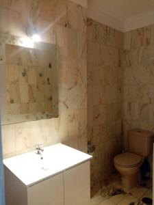 a bathroom with a sink and a toilet at Buenavista in Acantilado de los Gigantes