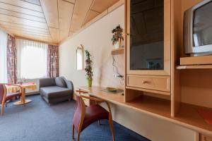 TV a/nebo společenská místnost v ubytování Hotel & Kurpension Weiss
