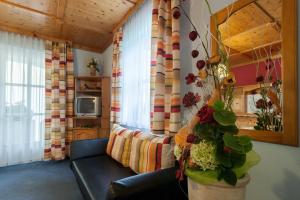 Posezení v ubytování Hotel & Kurpension Weiss