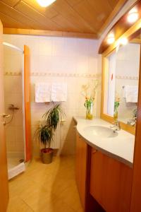 Koupelna v ubytování Hotel & Kurpension Weiss