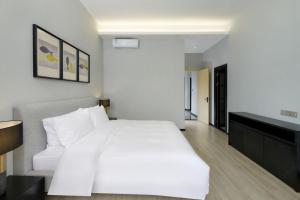 Letto o letti in una camera di SongShan Lake PingShang Serviced Hotel