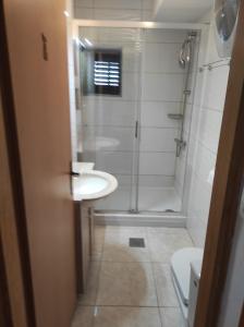 Ett badrum på Apartments Sorgeto