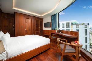Postel nebo postele na pokoji v ubytování Monalisa Luxury Hotel