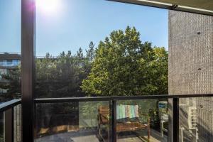 Balkonas arba terasa apgyvendinimo įstaigoje Green Studio apartment in Vanagupė