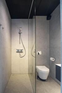 Vonios kambarys apgyvendinimo įstaigoje Green Studio apartment in Vanagupė