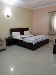 Ein Bett oder Betten in einem Zimmer der Unterkunft Gyutei Citi Hotel and Suite
