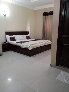 Ein Bett oder Betten in einem Zimmer der Unterkunft Gyutei Citi Hotel and Suite