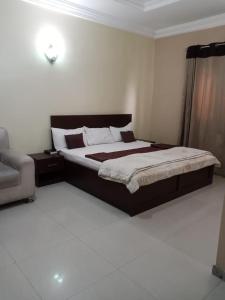 Ein Bett oder Betten in einem Zimmer der Unterkunft Gyutei Citi Hotel and Suite