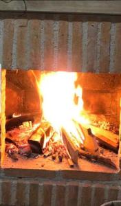 聖克里斯托瓦爾－德拉斯卡薩斯的住宿－LIN K'AK' Cabaña San Cristobal de las casas，砖炉火,火