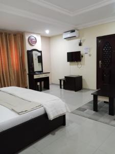 Ein Bett oder Betten in einem Zimmer der Unterkunft Gyutei Citi Hotel and Suite