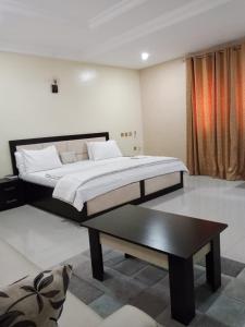 Postel nebo postele na pokoji v ubytování Gyutei Citi Hotel and Suite