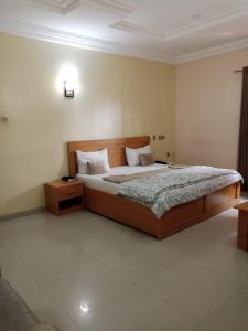 Ein Bett oder Betten in einem Zimmer der Unterkunft Gyutei Citi Hotel and Suite