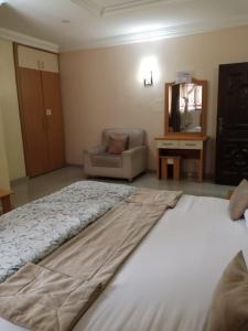 Ein Bett oder Betten in einem Zimmer der Unterkunft Gyutei Citi Hotel and Suite