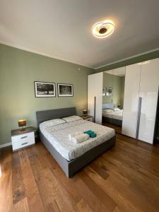 Postel nebo postele na pokoji v ubytování T-Rooms + 37 fotografií