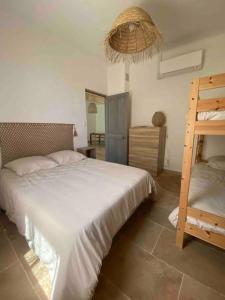a bedroom with a bed and a wooden ladder at Entre les Alpilles et le Luberon 3 chambres 10 pers in Cavaillon