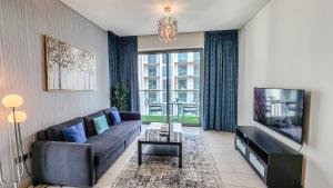 Posezení v ubytování STAY BY LATINEM Luxury 1BR Holiday Home G61024 near Burj Khalifa