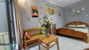 Postel nebo postele na pokoji v ubytování alley homestay_Liễu Giai