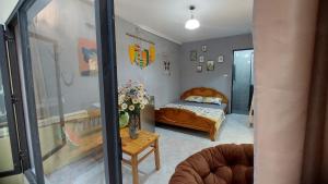 Postel nebo postele na pokoji v ubytování alley homestay_Liễu Giai