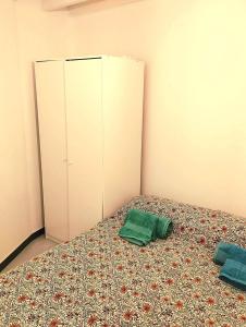 Acoran Family Guests House Firgas with Included Morning Yoga Practice客房内的一张或多张床位