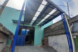 an entrance to a building with a blue door at SPOT ON 92814 Gioba Kost Syariah in Grobogan